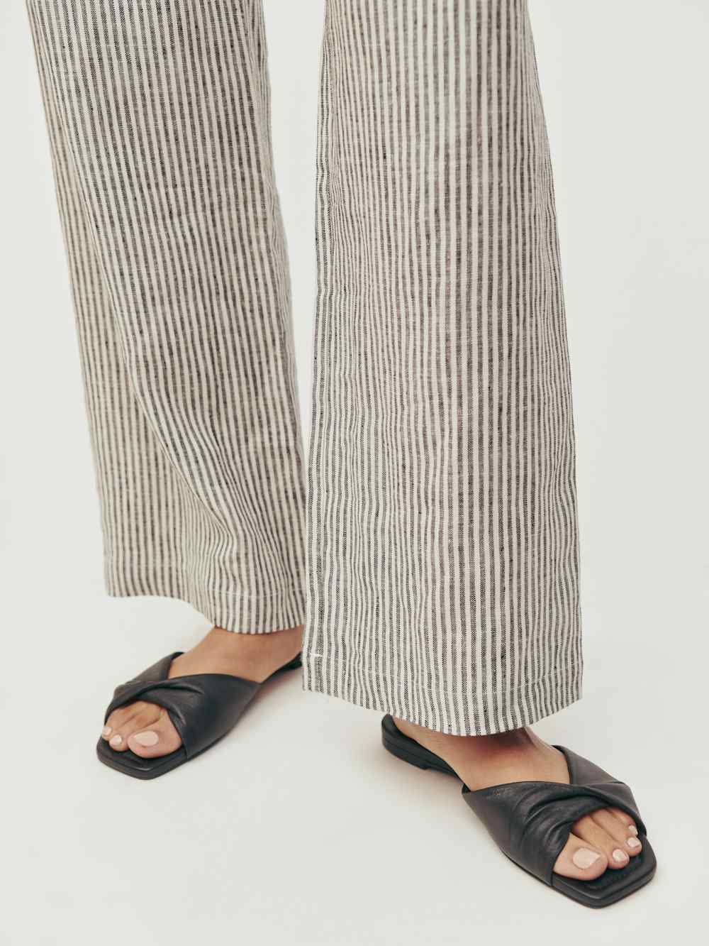 Mikki Twist Flat Sandal - Black
