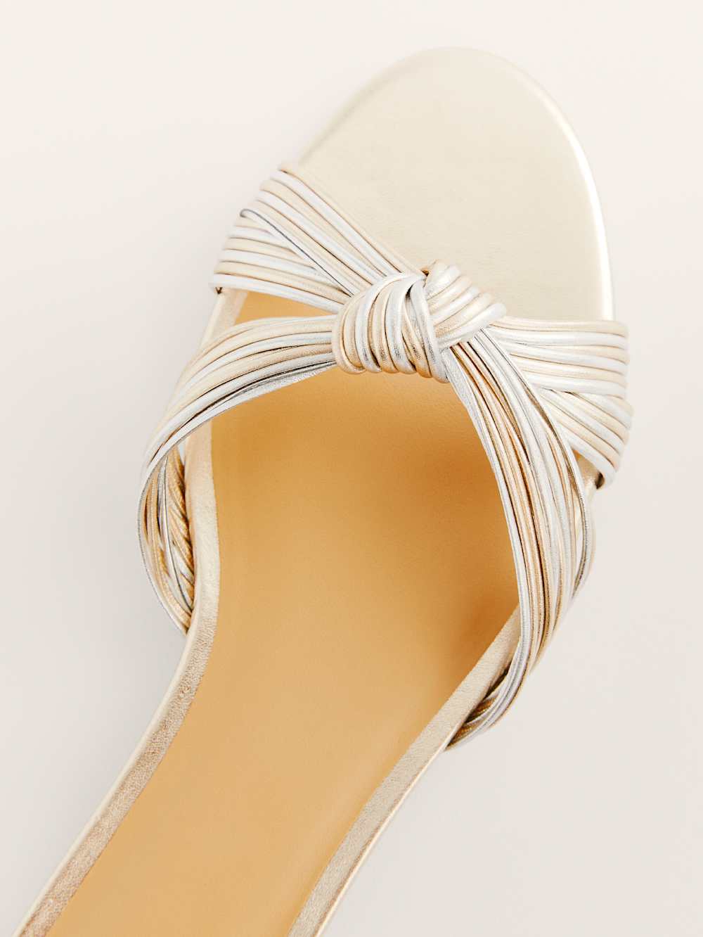 Peridot Mignon Knot Flat Sandal - Gold Silver