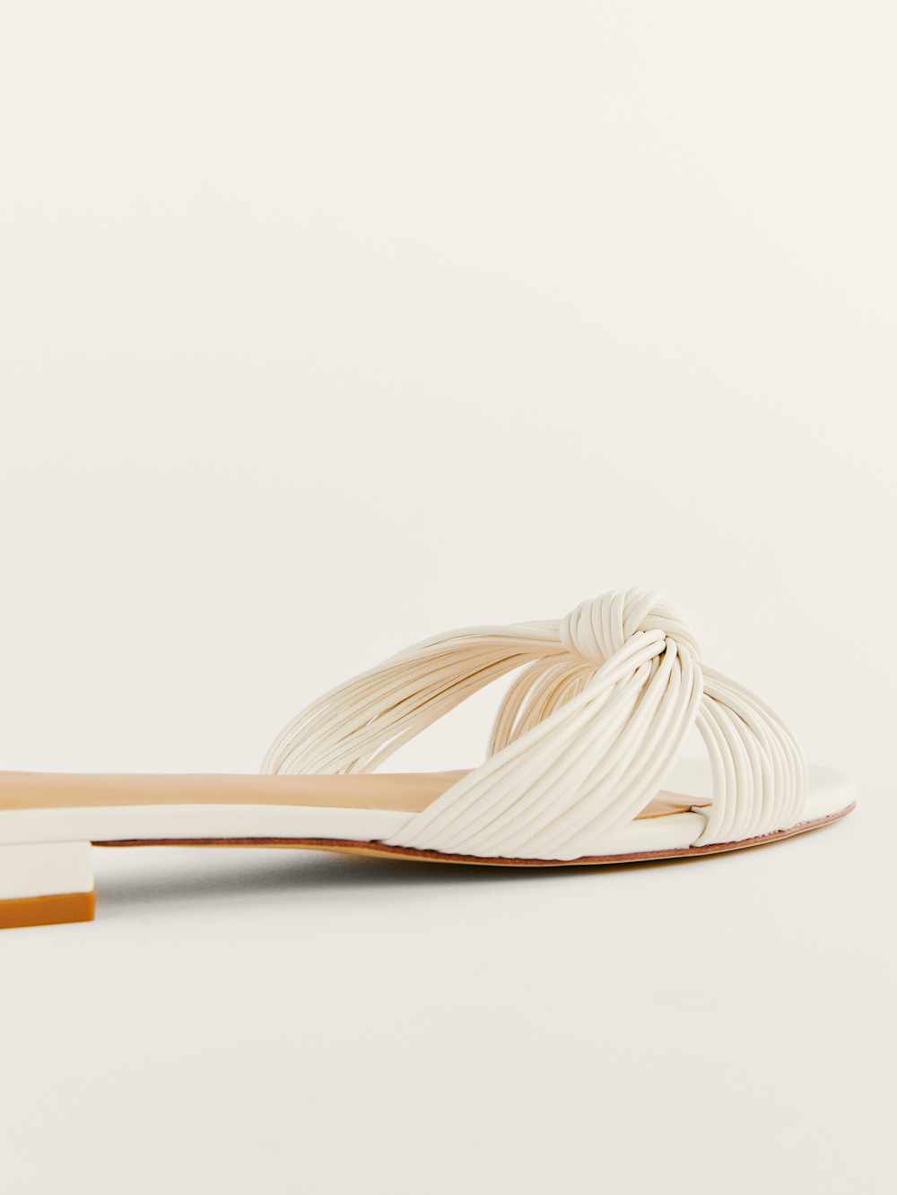 Peridot Mignon Knot Flat Sandal - White