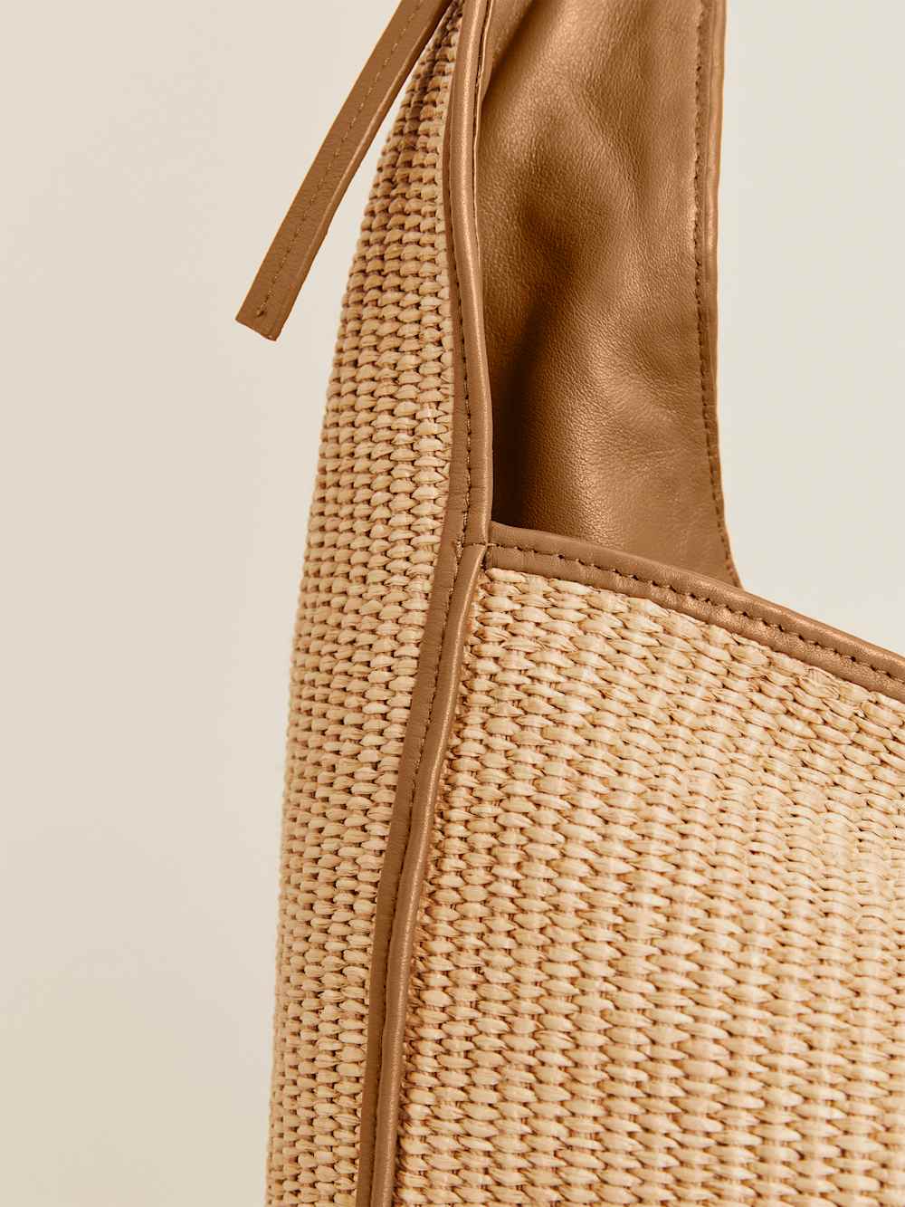 Medium Vittoria Tote Bag - Natural Raffia