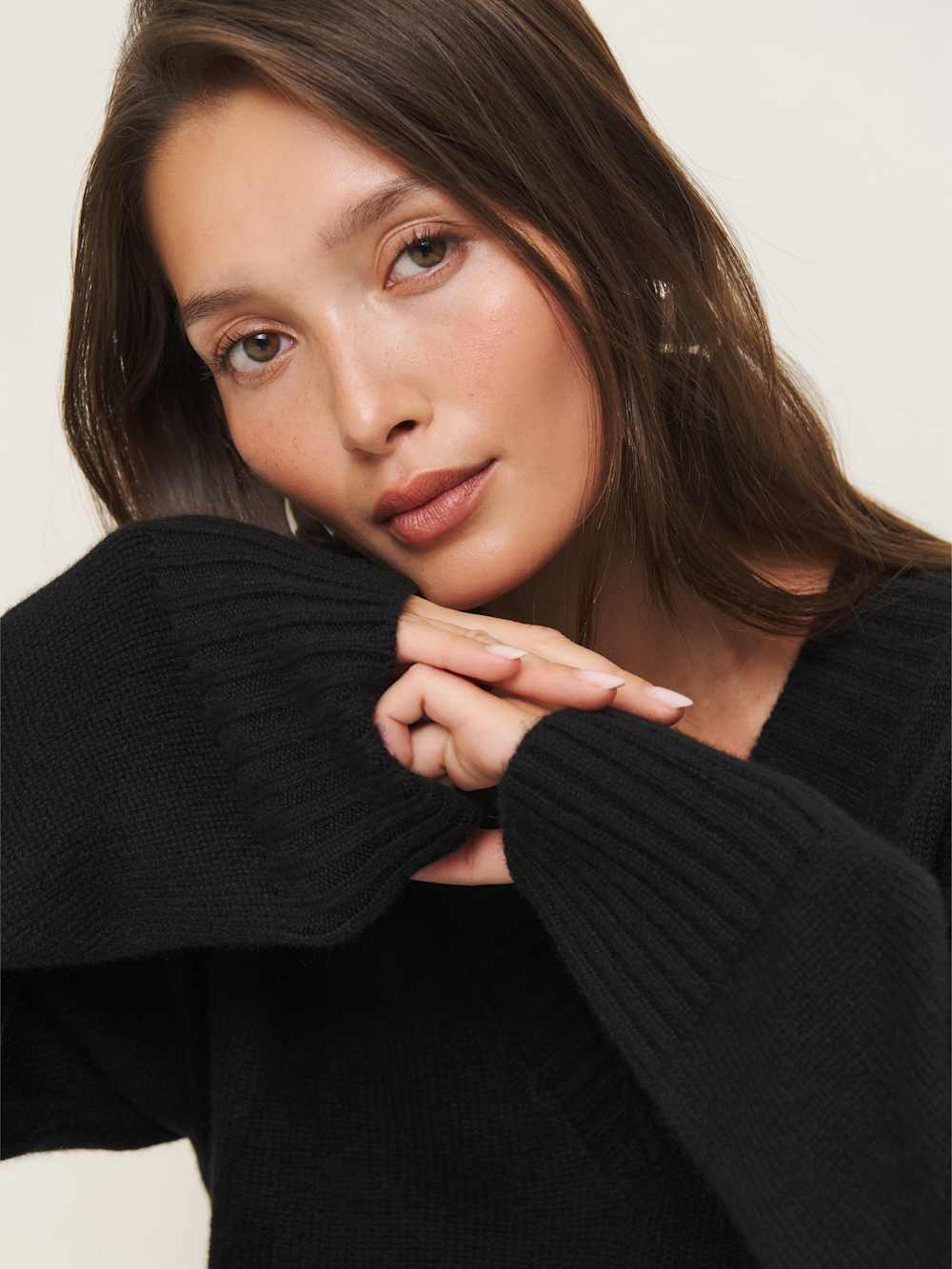 Jadey Cashmere Oversized V-neck Sweater - Black