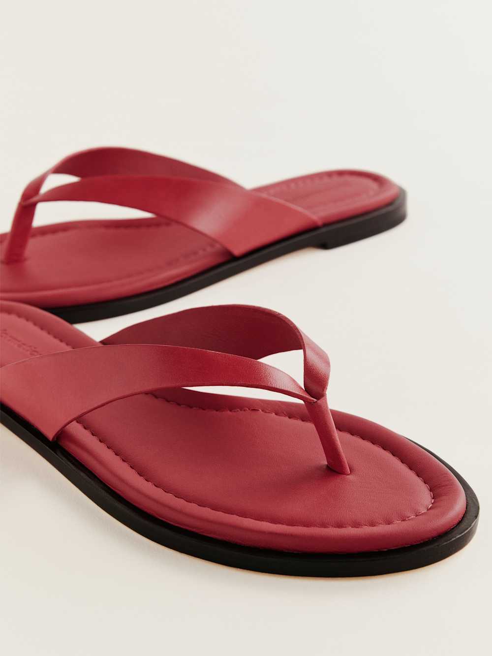Jessie Thong Sandal - Lipstick Leather