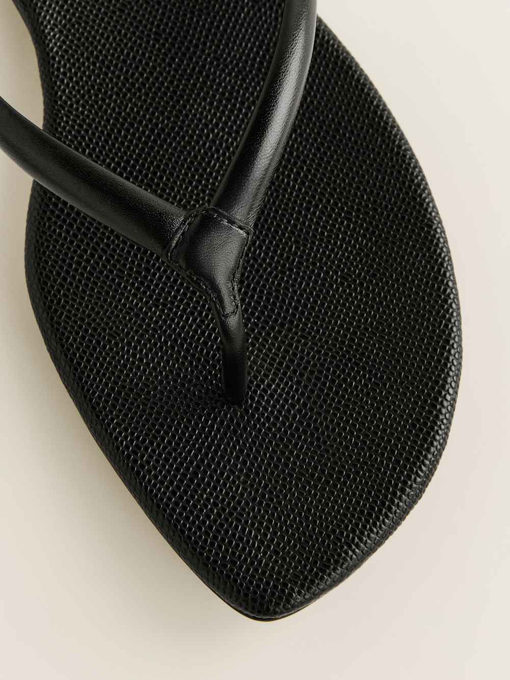 Onyx Thong Sandal - Black Snake