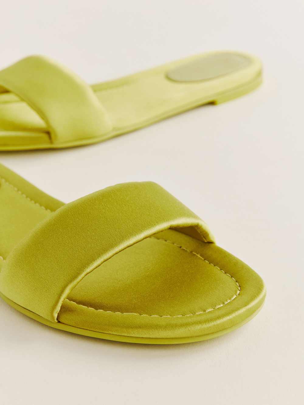 Tory Mule Sandal - Kiwi Satin