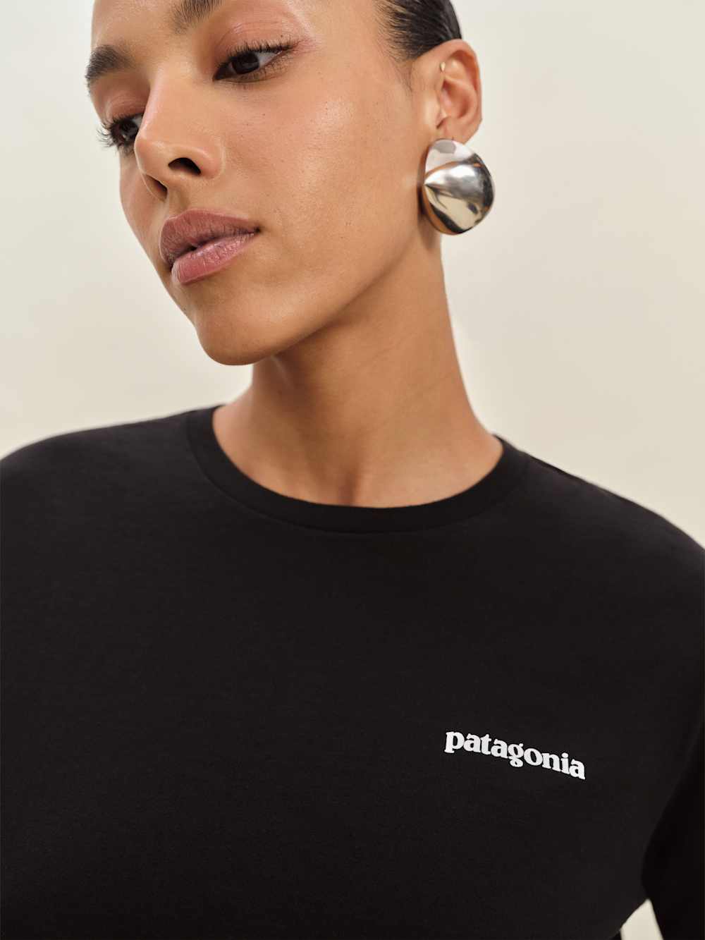 Patagonia M's P-6 Logo Responsibili-tee - Black