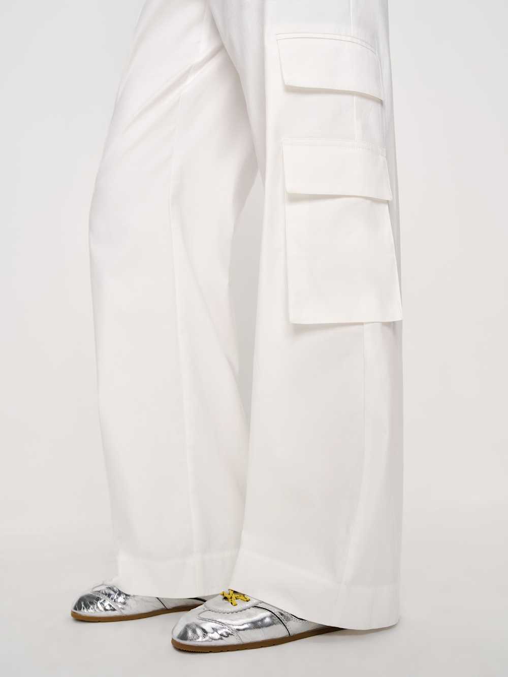 Vida Poplin Low Rise Cargo Pant - Bright White