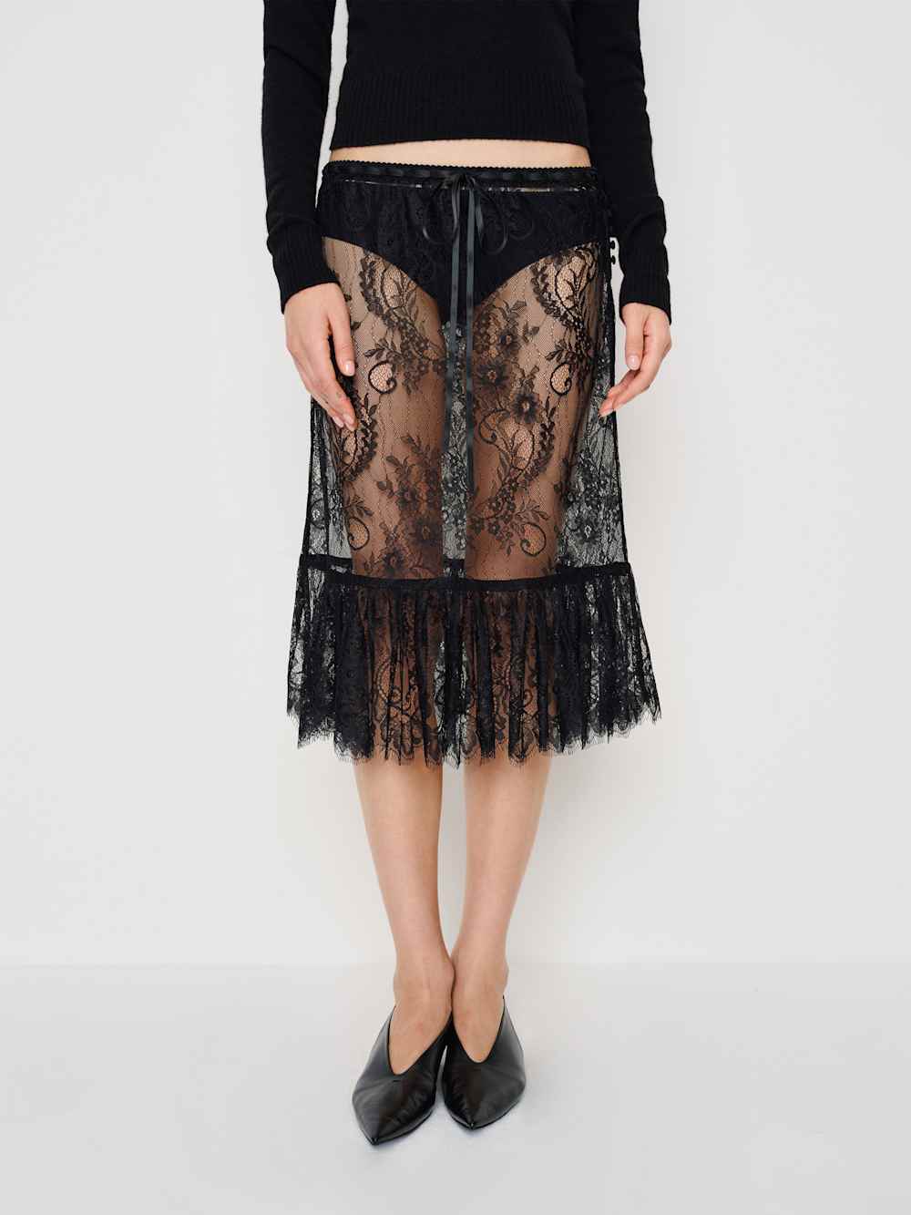 Delcy Low Waist Skirt - Black Lace