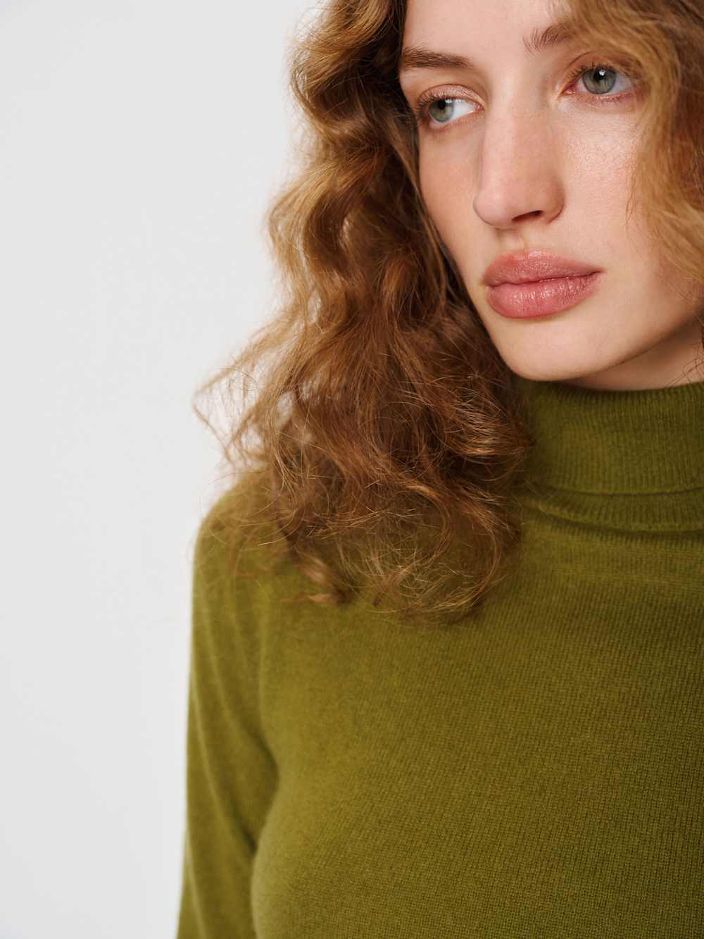 Jett Cashmere Turtleneck - Pear